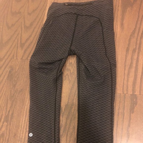 Limited Edition Lulu lemon Leggings size 4 - Picture 4 of 5